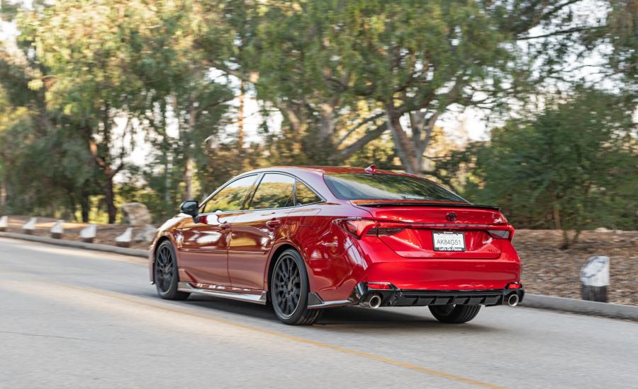  Toyota Avalon TRD 2019 года  (фото 31 из 44)